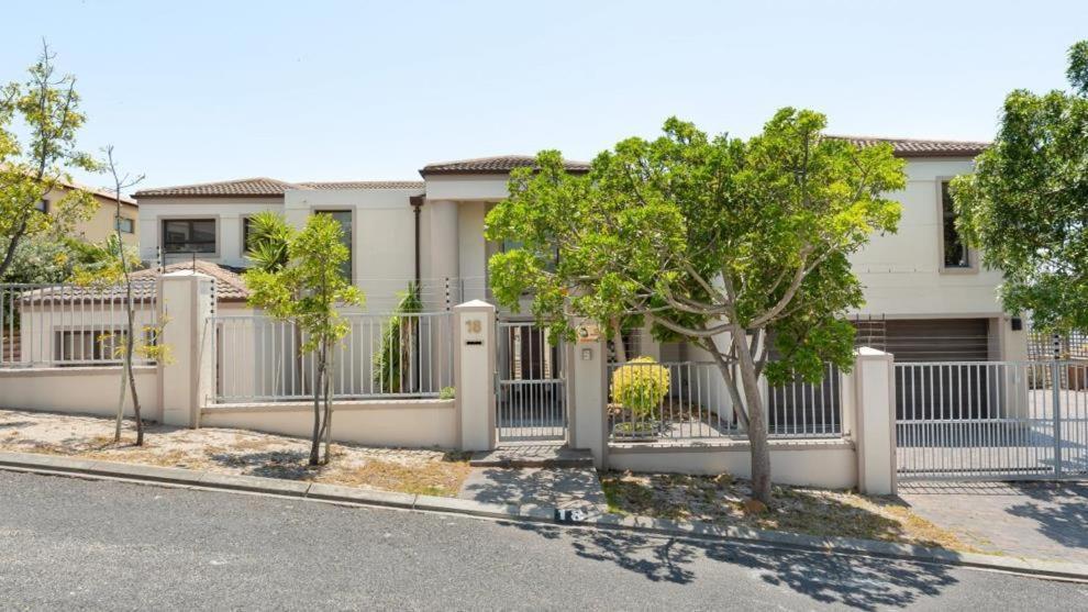 Harbour Close Boutique Villa ケープタウン エクステリア 写真